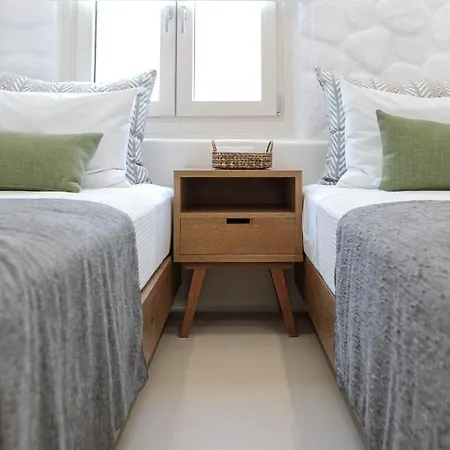 Kamvas Deluxe * Naxos City