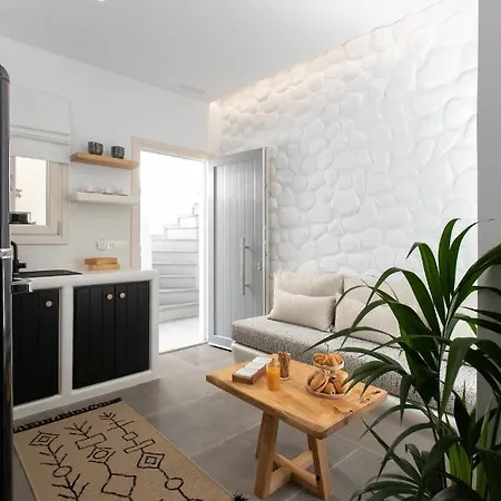 Kamvas Deluxe * Naxos City